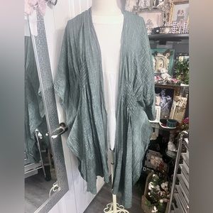 Pretty kimono with elastic cinching in backside